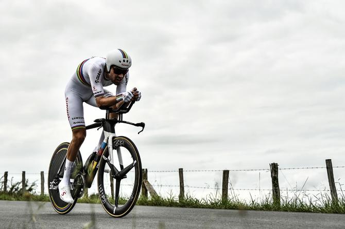 Tom Dumoulin doma per un solo secondo limpervia cronometro di Espelette (Getty Images)