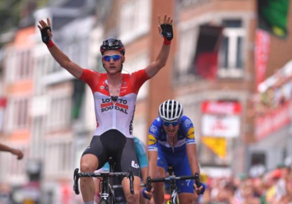 Tappa e maglia per Tim Wellens a Namur (foto Belga)