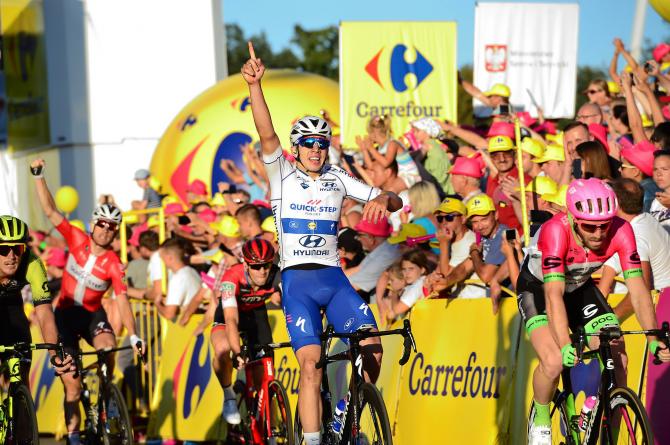 Álvaro Hodeg emula il più celebre connazionale Fernando Gaviria e sbaraglia la concorrenza delle ruote veloci nella terza tappa del Giro di Polonia (foto Bettini)