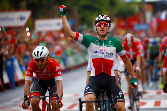 Volata tutta italiana sul terzo traguardo della Vuelta 2018 con Elia Viviani che precede allo sprint Giacomo Nizzolo (foto Bettini)