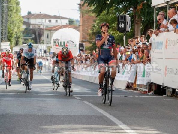 Lo spagnolo Lobato spezza un digiuno lungo un anno sul traguardo della Coppa Sabatini (foto Bettini)