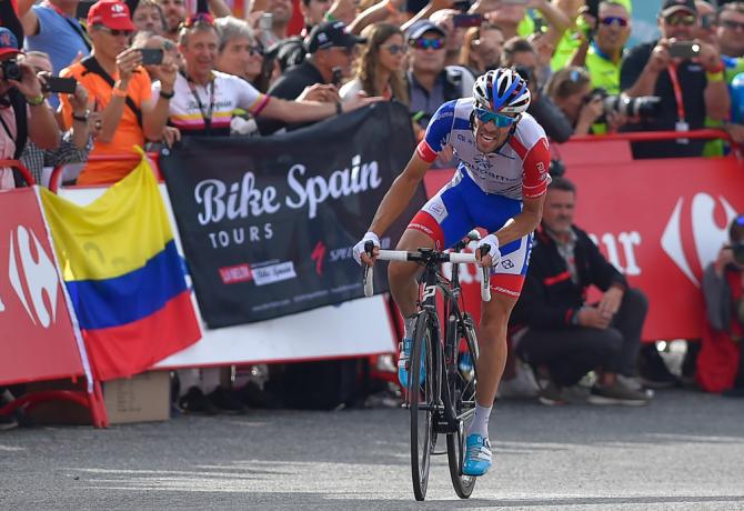 Pinot esce in testa dallultimo tornante della salita della Rabassa, a pochi passi dal traguardo di Andorra / Naturlandia (Getty Images)