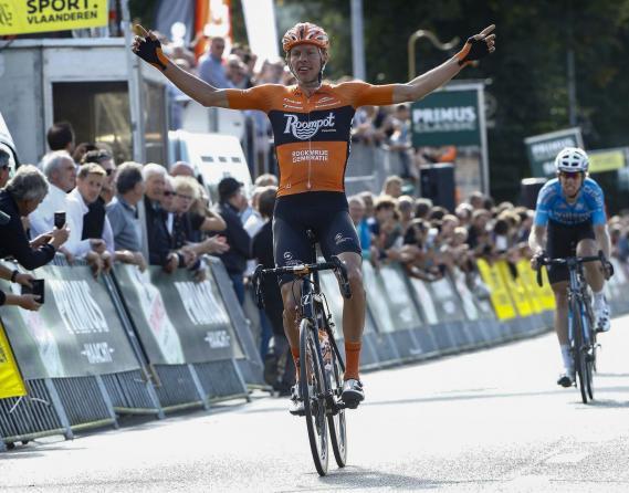 Taco van der Hoorn taglia vittorioso il traguardo di Haacht  (foto Bettini)