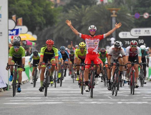 Sempre Italia sugli scudi al Tour of Hainan: ora tocca ancora a Manuel Belletti, che stavolta oltre al successo di tappa raggiunge anche la testa della classifica generale (www.tourofhainan.com)