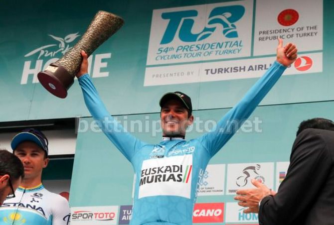 La premiazione di Eduard Prades, vincitore della 54a edizione del Presidential Cycling Tour of Turkey (foto Bettini)