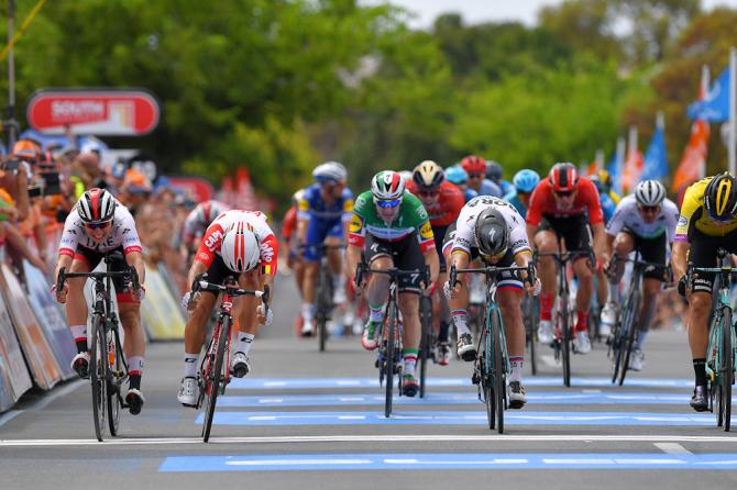 Jasper Philipsen conclude lo sprint al secondo posto ma viene proclamato vincitore della 5a tappa del Tour Down Under in seguito alla retrocessione di Caleb Ewan (foto Tim de Waele/Getty Images)