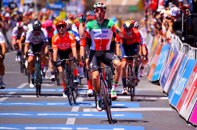 Viviani si impone allo sprint nellatto dapertura del World Tour 2019 (foto Bettini)