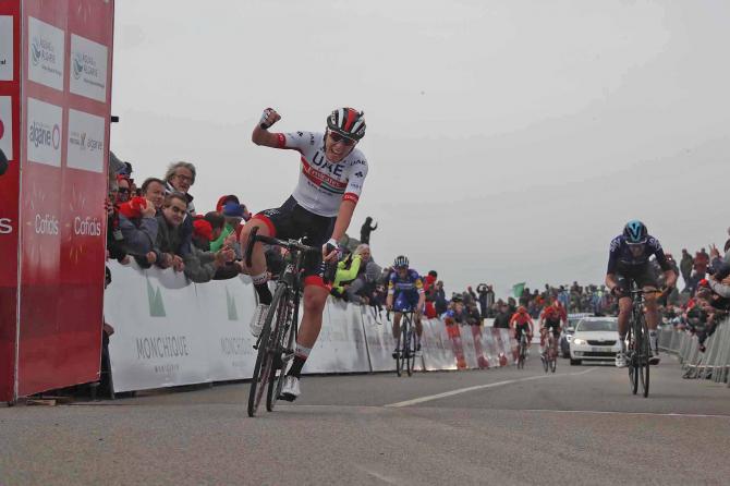 Il giovante talento di Tadej Pogačar si mette per la prima volta in mostra tra in professionisti alla Volta ao Algarve (foto Bettini)