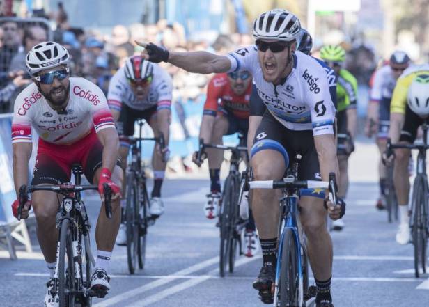 Altro squillo italiano di maglia sulle strade della stagione 2019: dopo i due successi australiani del tricolore Elia Vivani arriva laffermazione delleuropeo Matteo Trentin al termine della seconda frazione della Vuelta Valenciana (foto Chema Díaz - AS)