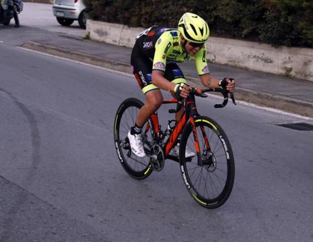 La fuga solitaria di Simone Velasco verso lo storico approdo di Laigueglia (foto Bettini)