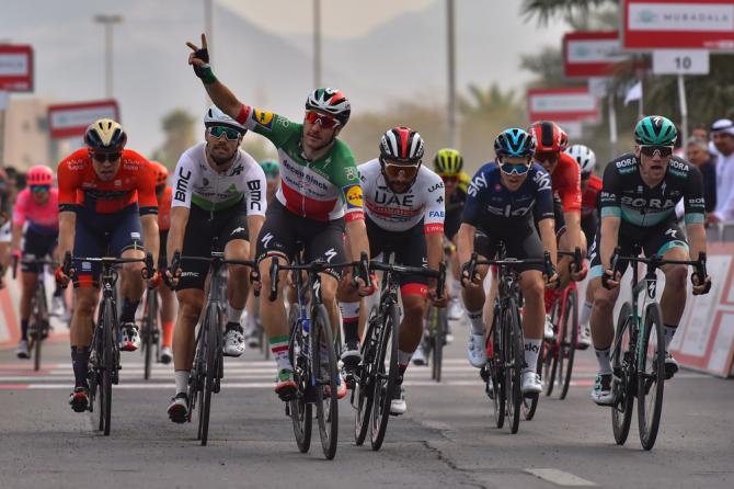 Colpo di reni vincente per Elia Viviani nella quinta frazione dellUAE Tour (foto Bettini)