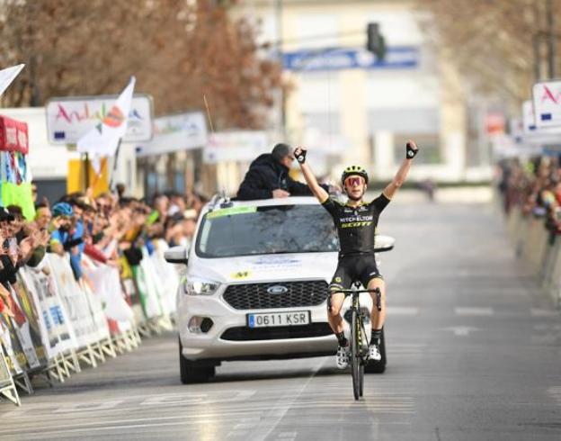 Simon Yates taglia in solitaria il traguardo del tappone della Ruta del Sol (Getty Images)