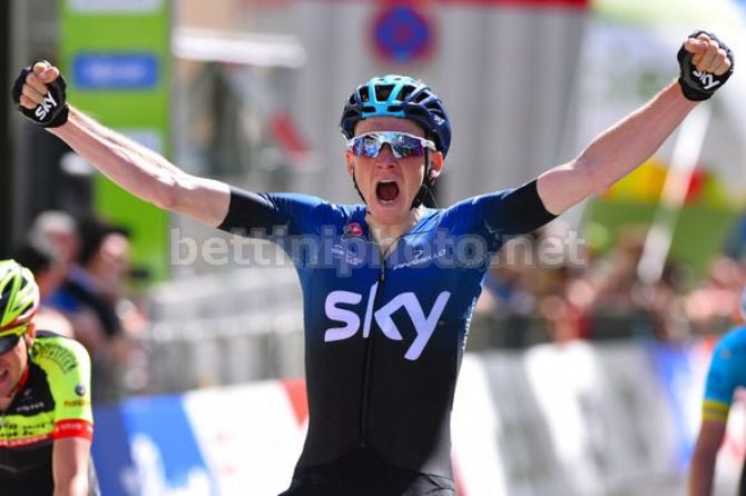 Il britannico Tao Geoghegan Hart, compagno di squadra di Chris Froome, vince la prima frazione dellex Giro del Trentino (foto Bettini)