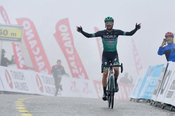 Laustriaco Felix Großschartner doma la gelida salita verso la Collina della neve (Getty Images)