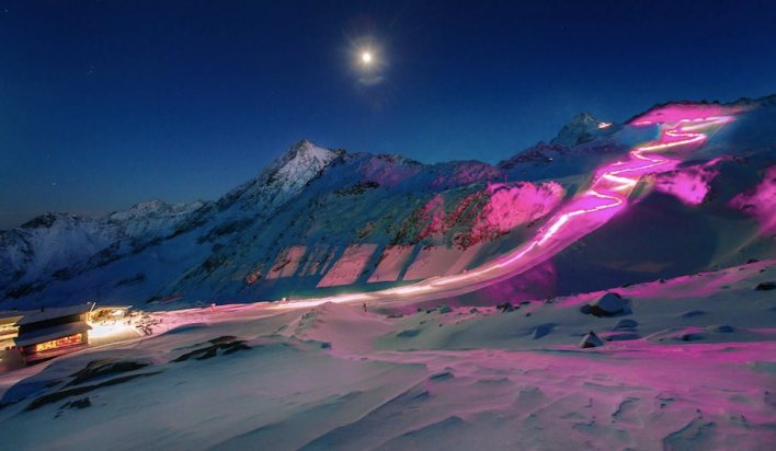 Le piste di Ponte di Legno illuminate di rosa in occasione dellarrivo del Giro (www.gazzettadellevalli.it)