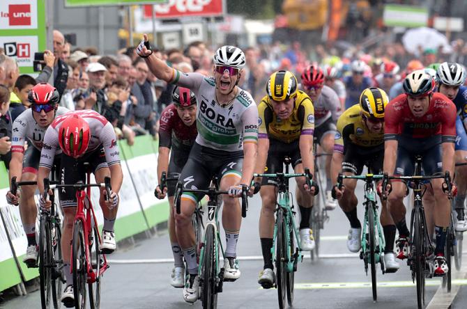 Sam Bennett vola nella prima tappa del BinckBank Tour (foto Bettini)