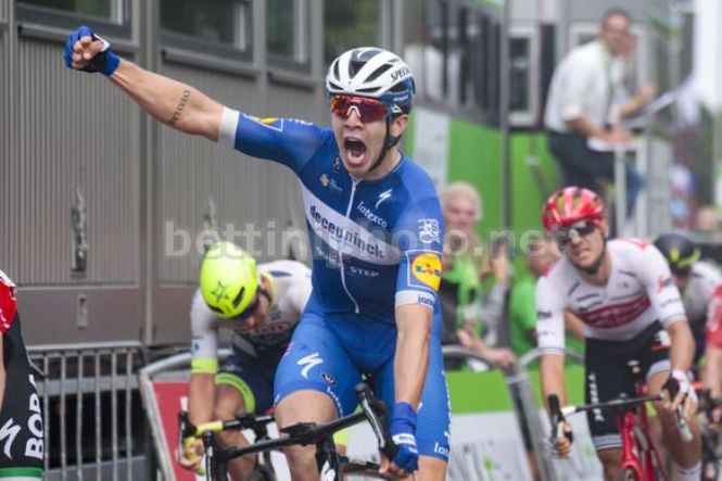 Tutti attendono la quarta affermazione di Bennett, invece spunta un gran bellHodeg (foto Bettini)