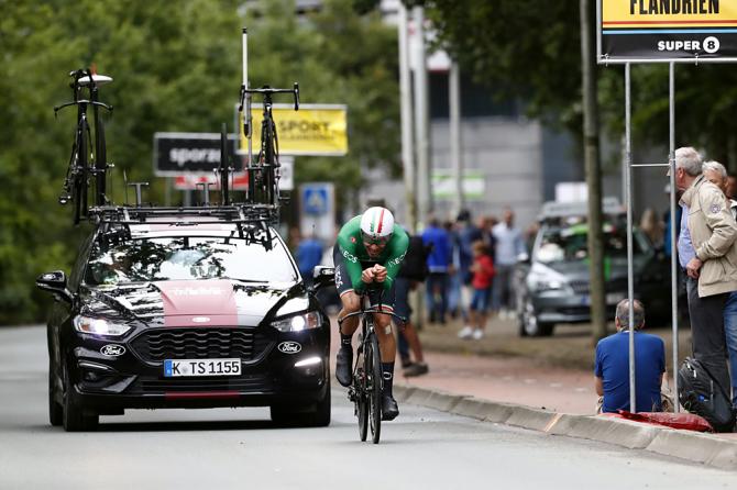 Filippo Ganna vola a prendersi il successo nella cronometro dellAia (Getty Images)