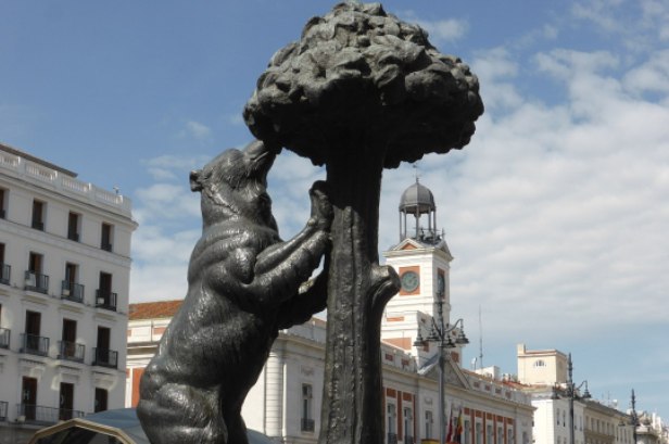 La statua dellOrso e del Corbezzolo, simbolo della città di Madrid (wikipedia)