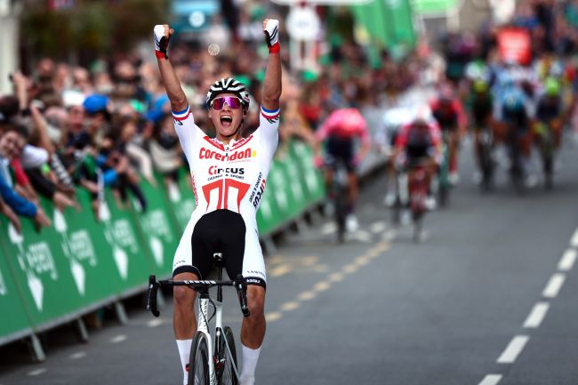 Il campione olandese Mathieu van der Poel vince in cima al muretto di Kendal (foto Bettini)