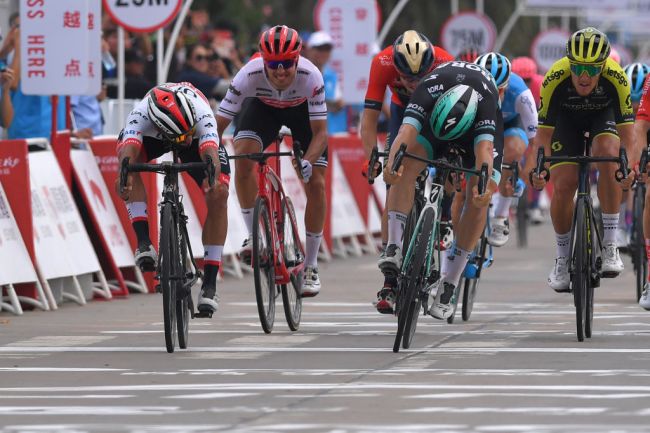 Fernando Gaviria torna al successo nella prima tappa della corsa cinese (Getty Images)