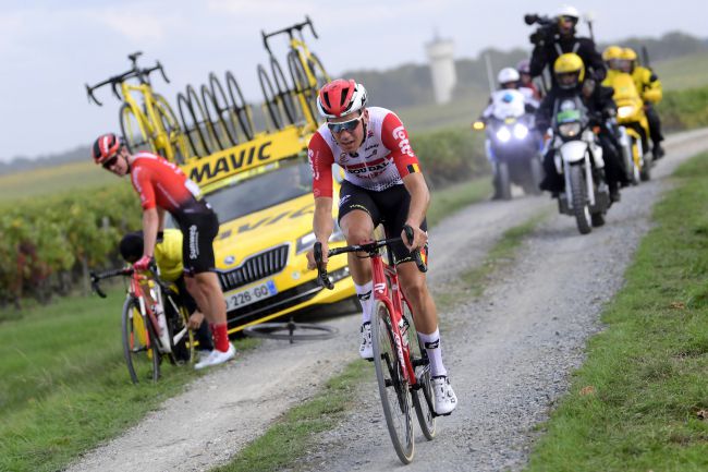 Il momento decisivo della Parigi-Tours 2019: Søren Kragh Andersen fora e Jelle Wallays si ritrova tutto solo al comando della corsa (foto Bettini)