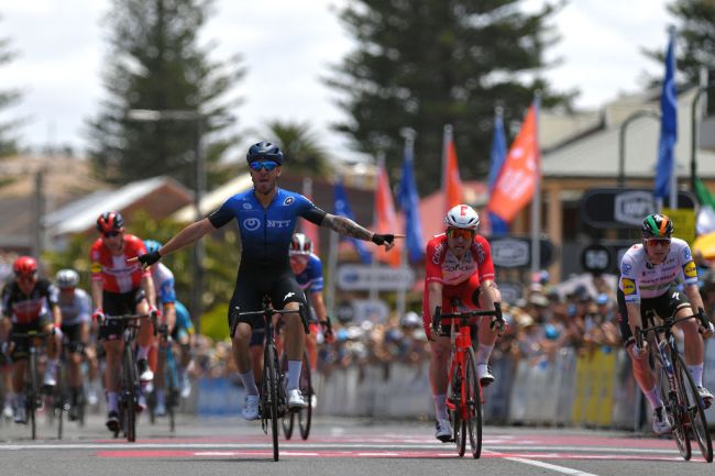 Giacomo Nizzolo firma la prima vittoria italiana nel World Tour 2020 (foto Bettini)