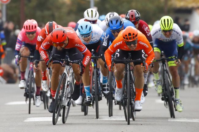 Il testa a testa tra Bouhanni e Mareczko sul rettilineo darrivo della prima tappa del Tour de la Provence (foto Bettini)