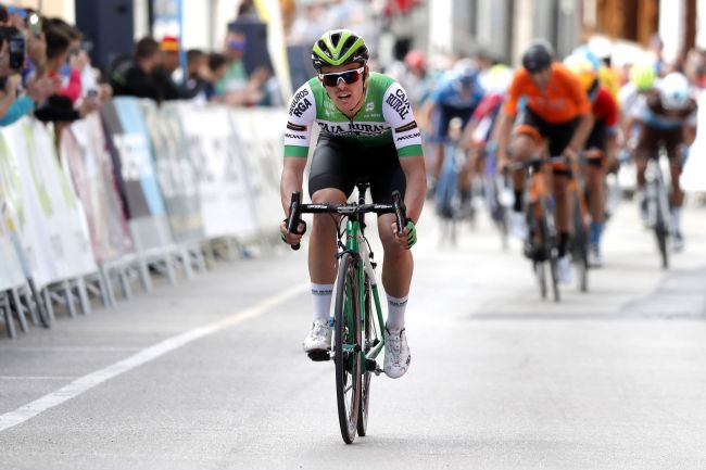 Lattacco di Serrano nel finale della seconda tappa della corsa andalusa (foto Bettini)