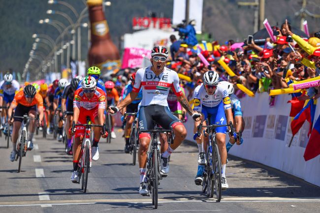 Sprint tutto colombiano sul traguardo di Duitama (foto Bettini)