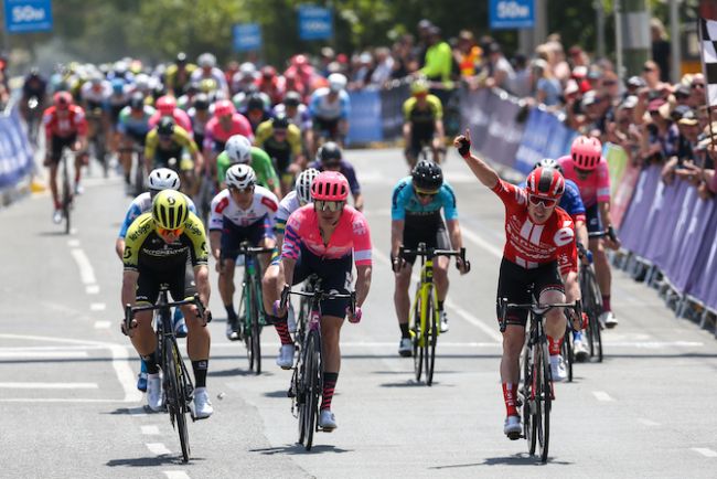 La vittoria di Alberto Dainese nella tappa dapertura (foto Con Chronis)