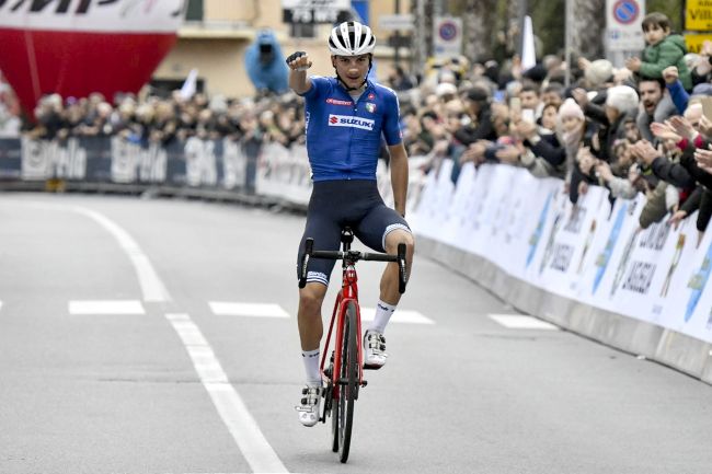 Ciccone inaugura il calendario italiano imponendosi nel Trofeo Laigueglia (foto Bettini)