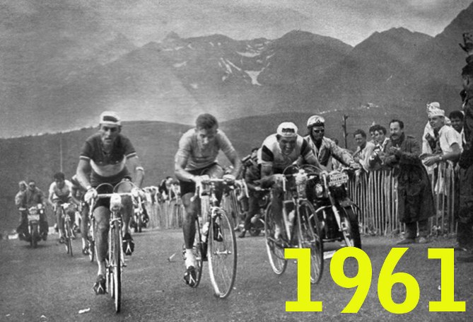 Anquetil (al centro), Gaul e Junkermann allinseguimento degli italiani Massignan e Carlesi in mezzo alla tormento di Superbagnères