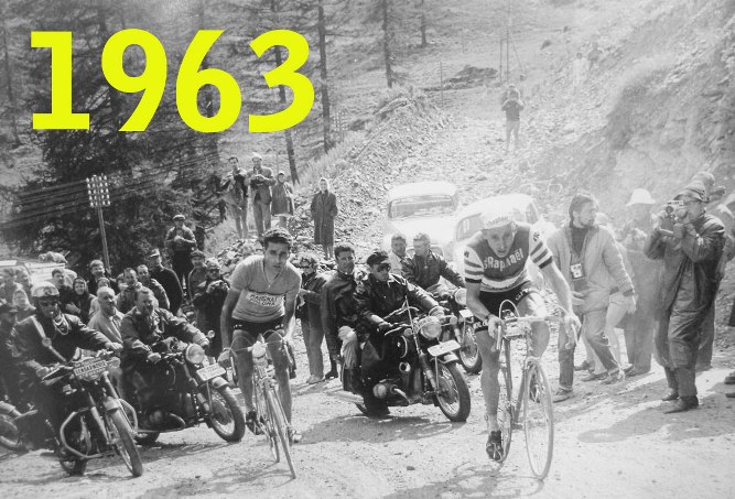 Anquetil e Bahamontes (in maglia gialla) allattacco sulla salita sterrata del Col de la Forclaz, nella tappa di Chamonix 