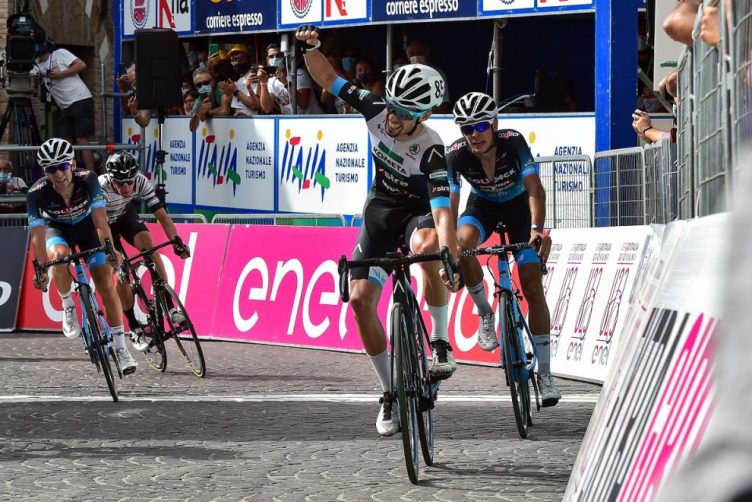Lo spagnolo Ropero vince la prima tappa del Giro dItalia riservato alla categoria U23 (foto © Giro dItalia Under 23)