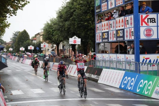 Strepitoso bis di Luca Colnaghi sulle bagnate strade del Giro dItalia Under 23 (© Giro dItalia U23)