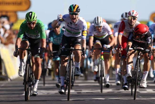 Sam Bennett vince la temuta tappa dei ventagli (Getty Images)