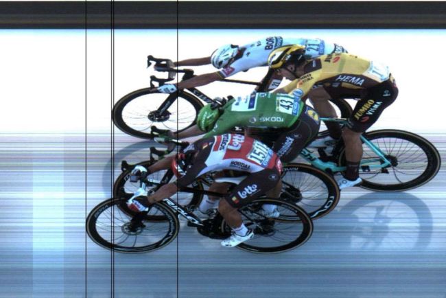 Il fotofinish che ha sancito la vittoria di Ewan a Poitiers