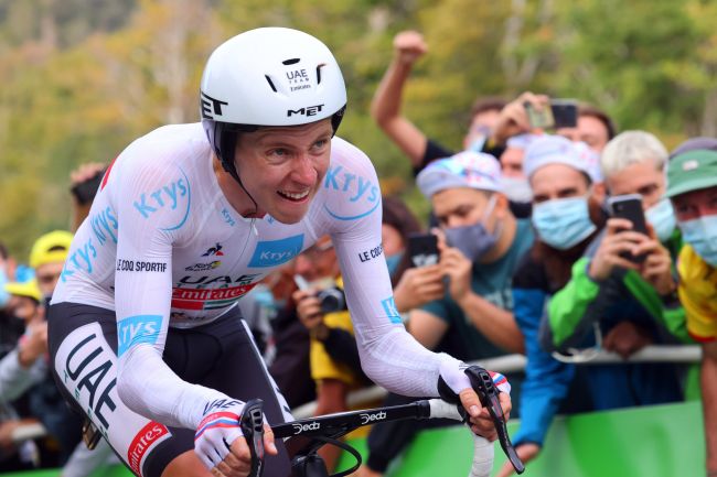 Tadej Pogačar affronta con grinta lascesa finale verso la Planche des Belles Filles (foto Bettini)