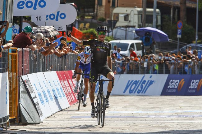Hamilton vince la prima delle due tappe di montagna della Tirreno-Adriatico 2020 (foto Bettini)