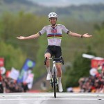 TADEJ POGACAR VINCE LA SUA SECONDA FRECCIA VALLONE. SCHIANTATA LA (POCA) CONCORRENZA