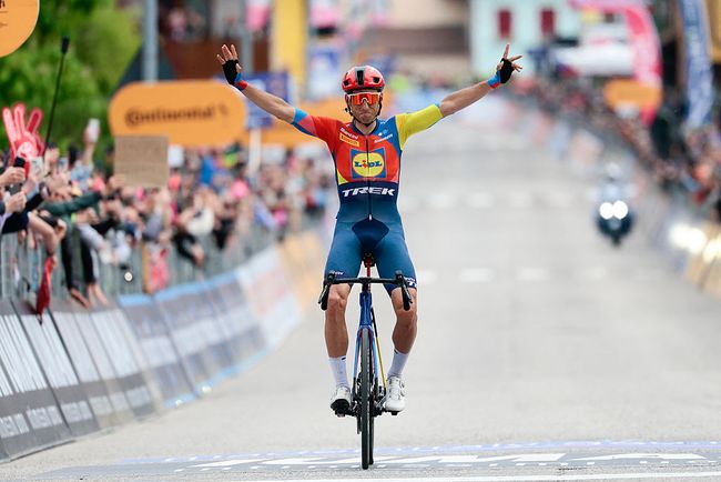 Carlo Verona vince la prima tappa alpina del Giro dItalia 2025 (foto Luca Bettini/AFP via Getty Images)