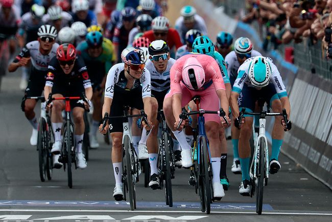 Mads Pedersen vince anche la tappa di Matera (foto Luca Bettini/AFB via Getty Images)