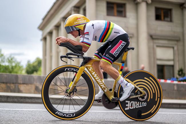 Remco Evenepoel vince la cronometro di Ginevra (foto: Getty Images)
