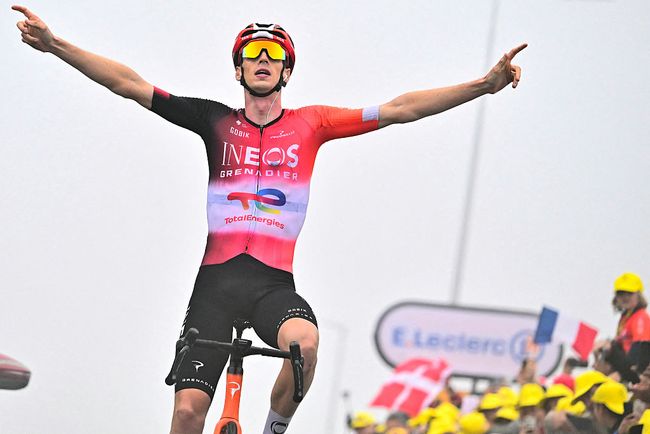 Arensman si impose sul ritrovato traguardo di Superbagnères (foto Marco Bertorello / AFP via Getty Images)