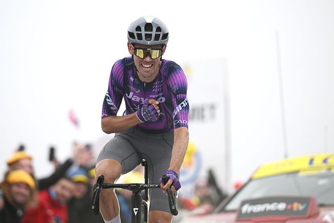Ben OConnor si impone ai quasi 2300 metri del Col de la Loze (foto Dario Belingheri/Getty Images)