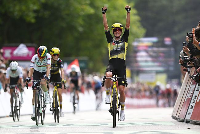 Marianne Vos inaugura ledizione 2025 del Tour de France femminile (foto Szymon Gruchalski/Getty Images)