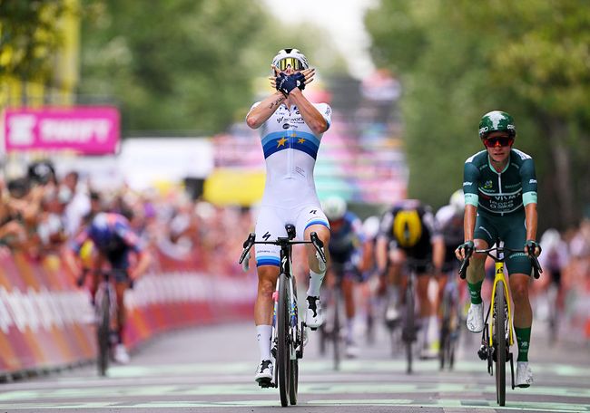 Lorena Wiebes si impone sul traguardo di Angers (foto Tim de Waele/Getty Images)
