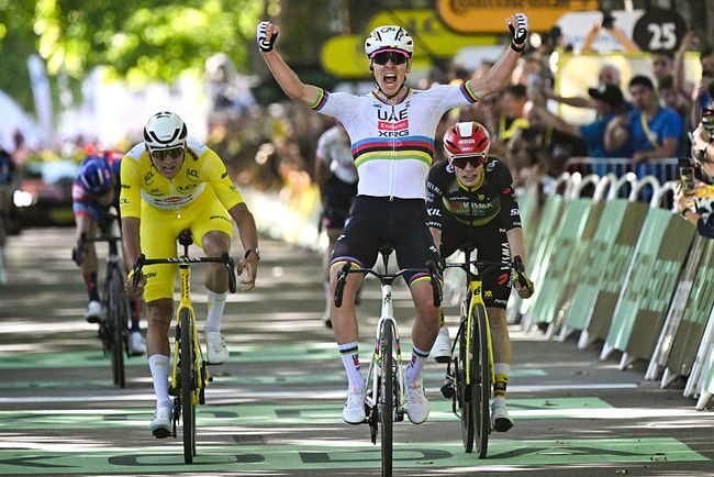 A Rouen taglia per la prima volta il traguardo Tadej Pogacar: per lui è la 100a volta in carriera (foto Loic Venance/AFP via Getty Images)