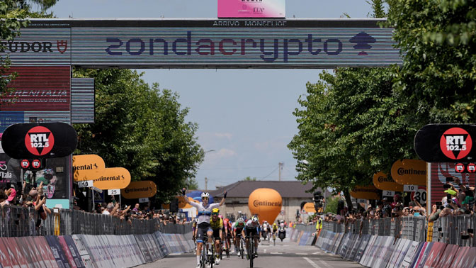 Lorena Wiebes vince a Monselice (foto LaPresse)